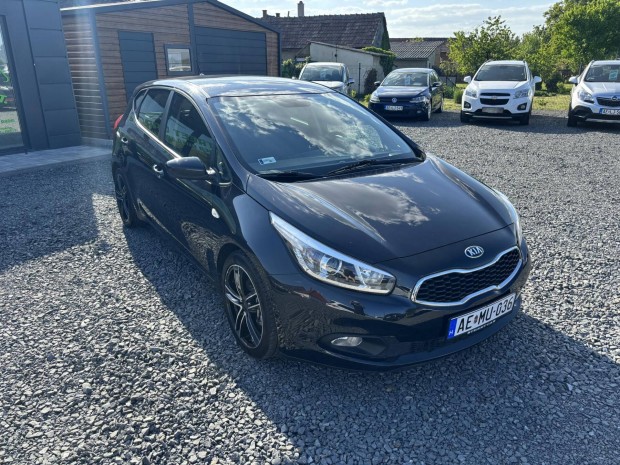 KIA CEE'D 1.6 CRDI EX Prmium Garantlt Km! Lei...