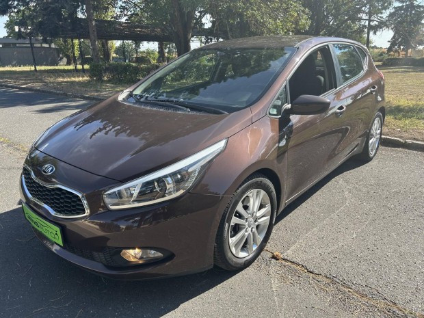 KIA CEE'D 1.6 CRDI Limitlt Szervizknyv