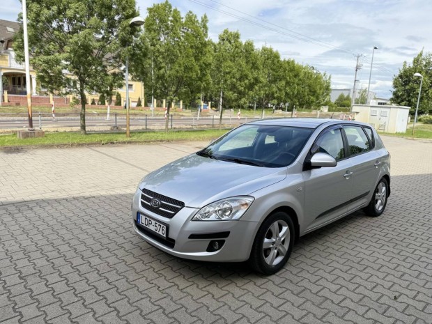 KIA CEE'D 1.6 EX