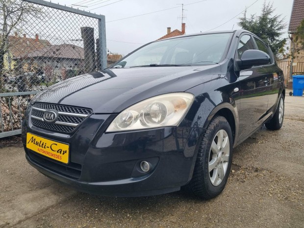 KIA CEE'D 1.6 EX Friss Szerviz.Digitkl�ma.Kit�n...