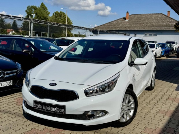 KIA CEE'D 1.6 GDI FIFA Prémium 75000Km!!1tulajd...
