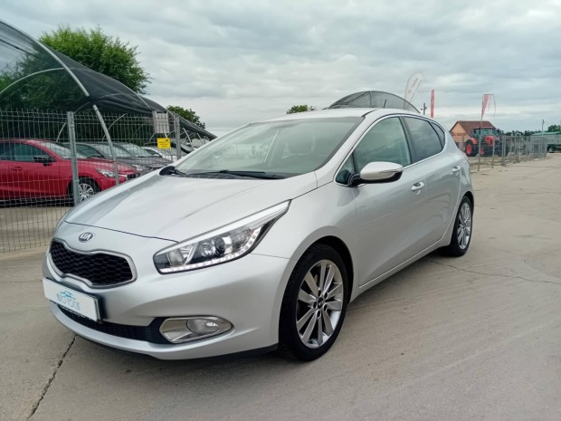 KIA CEE'D 1.6 GDI FIFA Prmium Szervizelt. Full...