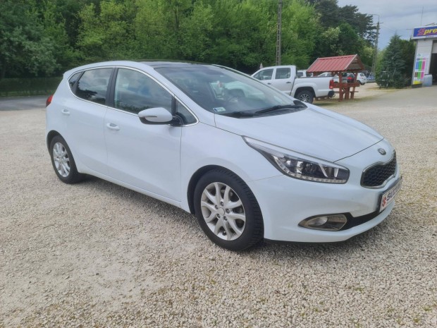 KIA CEE'D 1.6 GDI Limitált Panoráma tető
