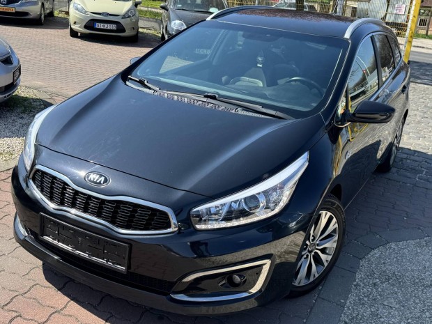 KIA CEE'D 1.6 GDI Platinum Vezetett Szervízköny...