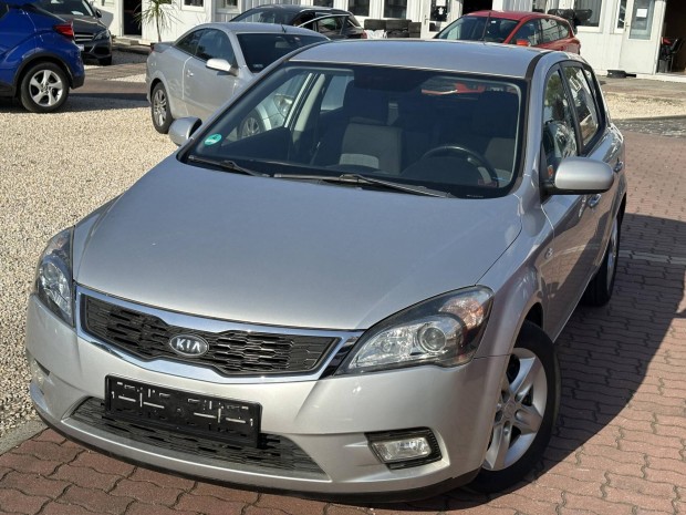 KIA CEE'D 1.6 LX Exclusive Márkaszervíz Által V...