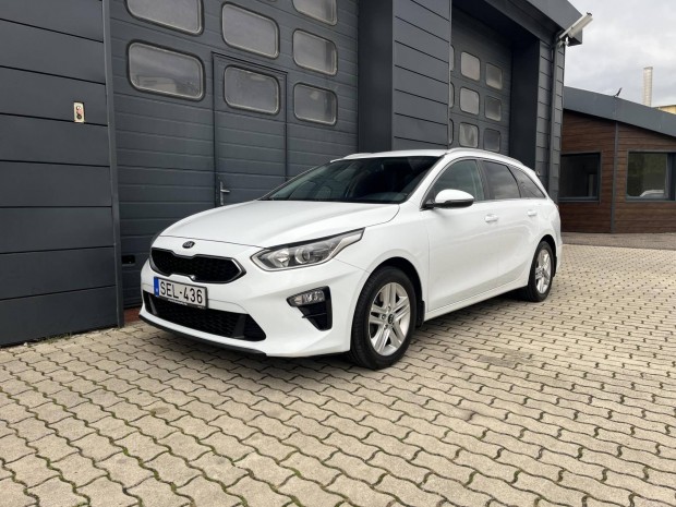 KIA CEE'D Ceed SW 1.0 T-GDI Silver Szervizknyv...