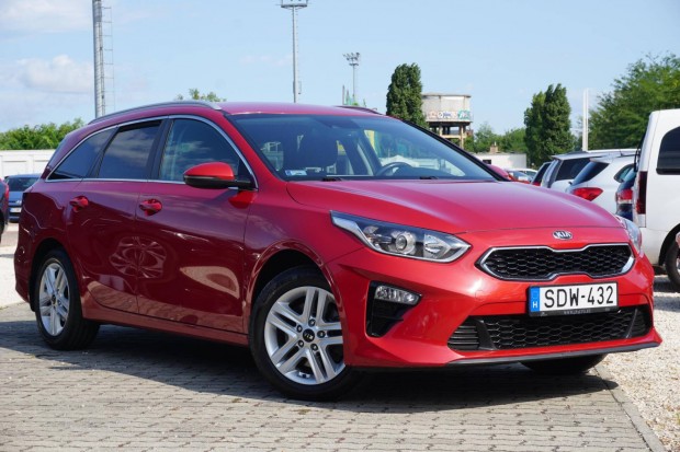 KIA CEE'D Ceed SW 1.6 CRDi HP Gold DCT Sérülésm...