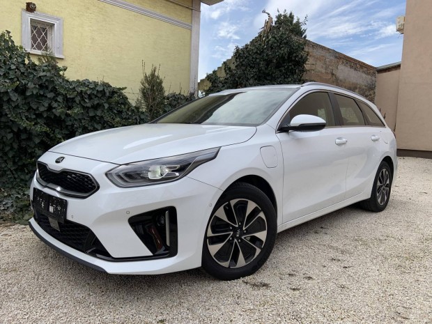 KIA CEE'D Ceed SW 1.6 GDI Phev Platinum DCT Áfá...