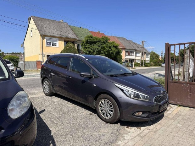 KIA CEE'D SW 1.4 CRDI LX Tolatókamera
