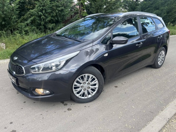 KIA CEE'D SW 1.4 CRDI LX kevés km. szép állapot