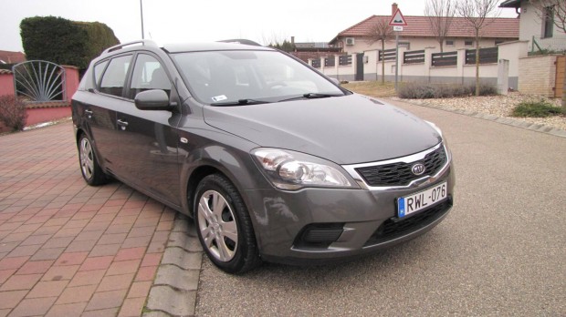 KIA CEE'D SW 1.4 Cvvt EX 2011-Es Modell. Frisse...