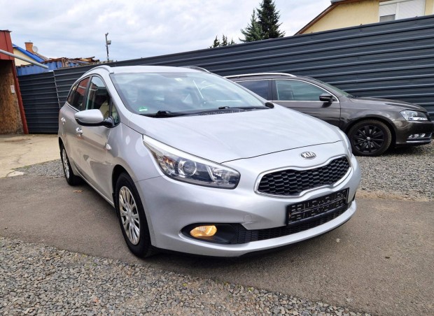 KIA CEE'D SW 1.4 Cvvt EX Friss műszaki - km gar...