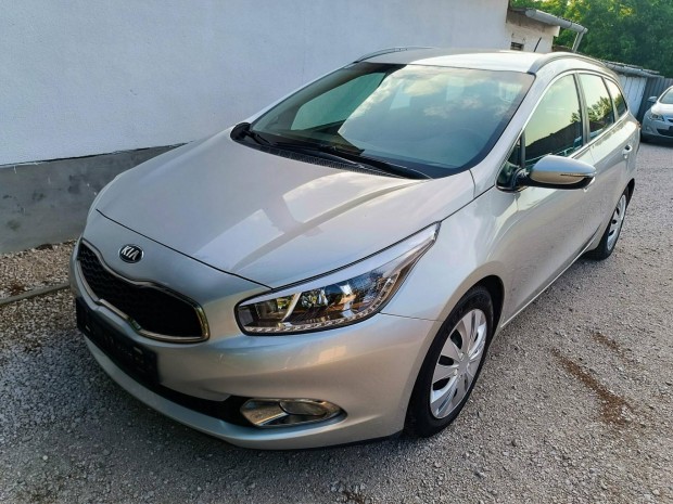 KIA CEE'D SW 1.4 Cvvt EX Végig vezetett szerviz...