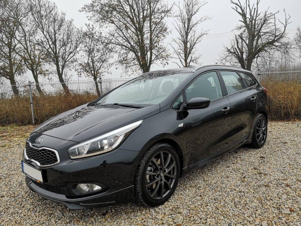 KIA CEE'D SW 1.4 Cvvt FIFA Limited Szervizknyv...