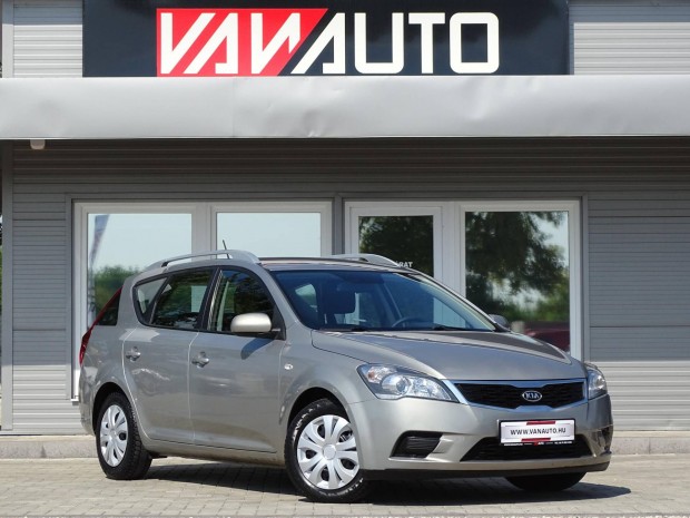 KIA CEE'D SW 1.4 EX Szervzknyv / 59eKM / 1.Tulaj