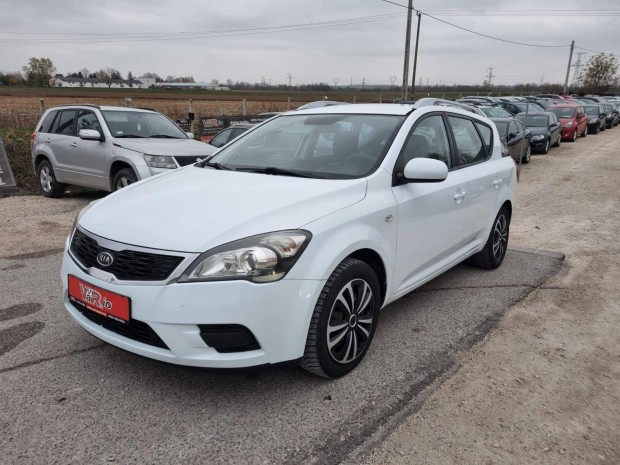 KIA CEE'D SW 1.4 EX ellenrztt futs . megkm...