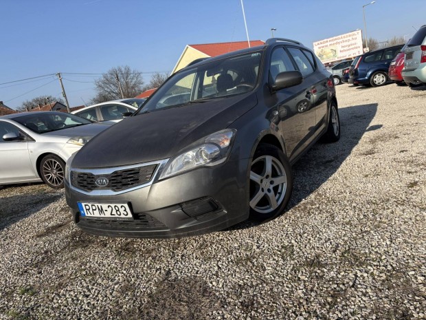 KIA CEE'D SW 1.4 LX Kamatmentes R�szletre Megv�...