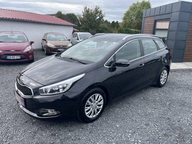 KIA CEE'D SW 1.6 CRDI LX Vezetett szervizkönyv!...