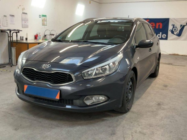 KIA CEE'D SW 1.6 CRDI Limitált Prémium 3 év ite...