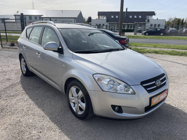 KIA CEE'D SW 1.6 CRDi EX Limited Végig Vezetett...