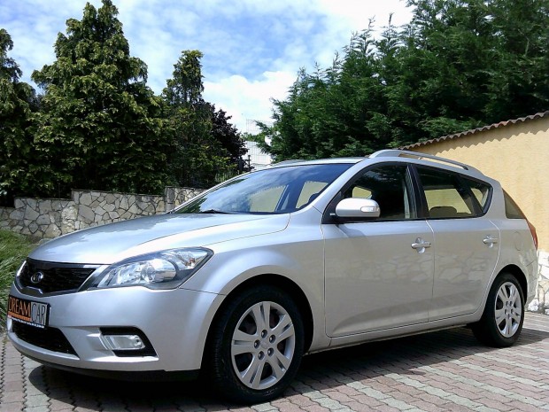 KIA CEE'D SW 1.6 CRDi HP EX Karambolmentes! Vég...