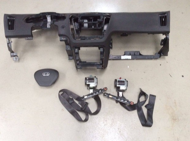 KIA CEE'D -2010'-ig modellhez l�gzs�kszett