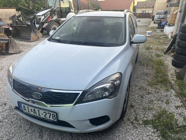 KIA CEE'D .....