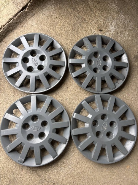 KIA Carnival 15" dsztrcsa