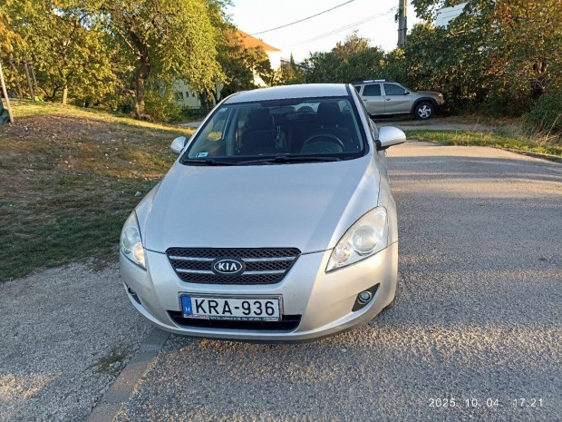 KIA Cee'd 1,6 CRDI Ex ED ferdehátú gépkocsi