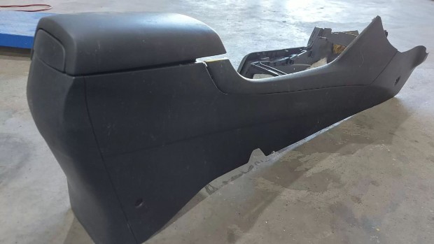 KIA Ceed Ceed 12- K�z�pkonzol k�z�pbox k�ny�kl� k�z�p konzol box 0738