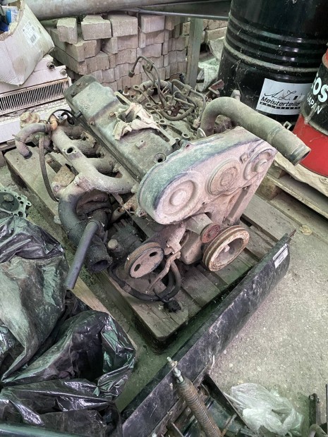 KIA K2500 2.5 D Diesel bontott motor tartoz�kokkal