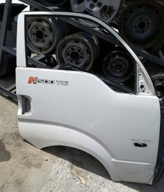 KIA K2500, KIA K2700 JOBB ELSŐ AJTÓ SÉRÜLT eladó