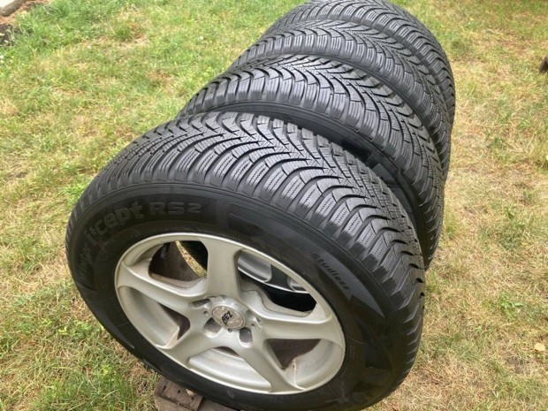 KIA Mazda tli kerekek Hankkok 215/65 R16 gumikkal
