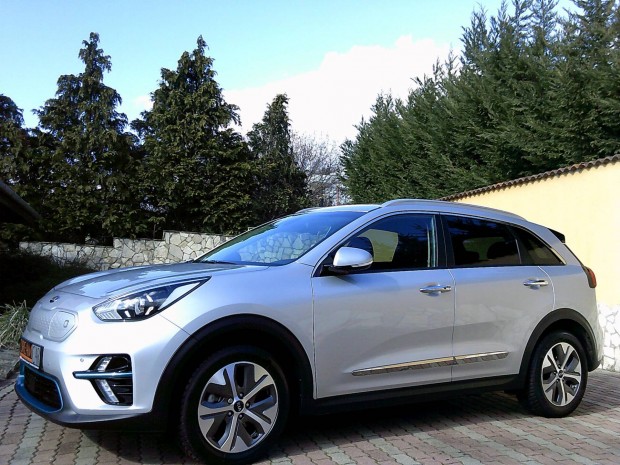KIA Niro e-Niro 64kWh Gold Karambolmentes!V�gig...