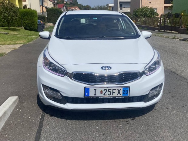 KIA Pro CEE'D 1.4 Cvvt LX Vezetett Szervizknyv