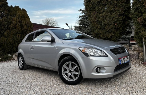 KIA Pro CEE'D 1.6 CRDi EX Limited Sz�p �llapot...