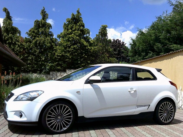 KIA Pro CEE'D 1.6 CRDi ecodynamic Karambolmente...