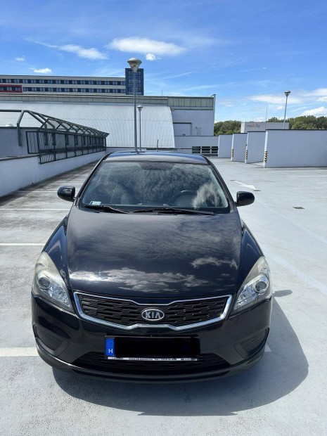 KIA Pro Ceed fekete