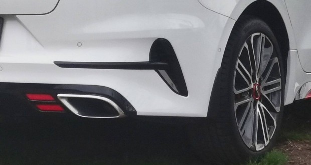 KIA Proceed 3 GT Jobb Oldali Kipufog�v�g