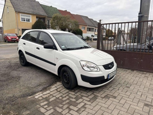 KIA RIO 1.4 EX Cool Friss műszaki