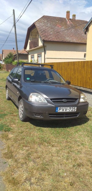 KIA RIO szemlygpkocsi