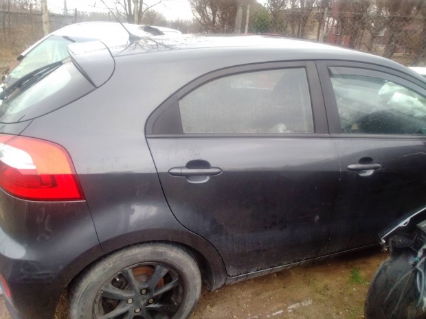 KIA Rio 2012-2017ig jobb oldali hátsó Sárvedo eladó.