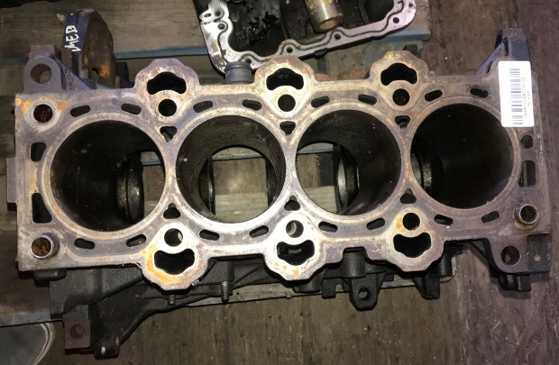 KIA SPORTAGE, HYUNDAI IX 35 ÜRES BLOKK eladó