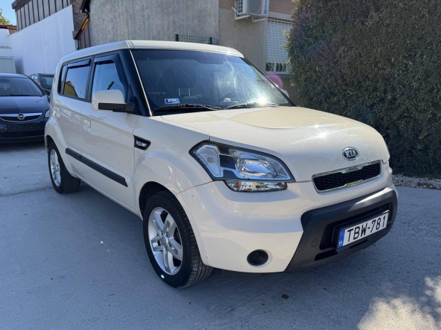 KIA Soul 1.6 LX / 2x szett gumi / 1 v Garancia /