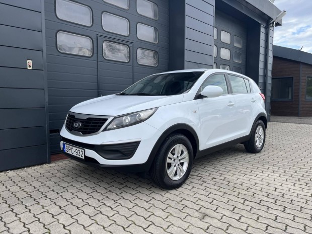 KIA Sportage 1.7 CRDi EX Szervizkönyv / Multiko...