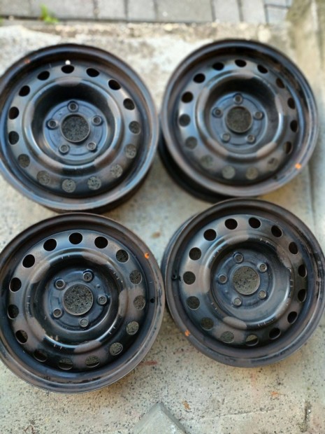 KIA, Hyundai 15-ös lemezfelni garnitúra olcsón eladó!