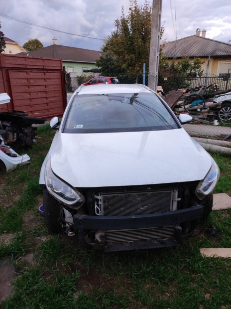 KIA ceed 2021 es vjratu kombi bontott alkatrszek eladk. 