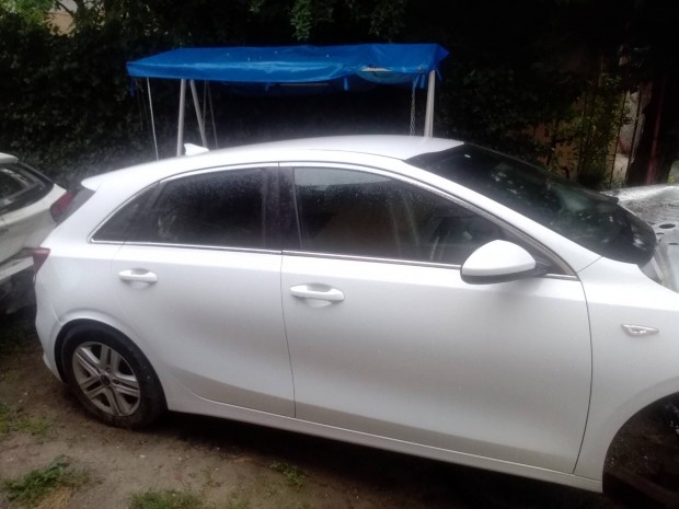 KIA ceed CD 2019 es évjáratu bontott alkatrészek eladók.