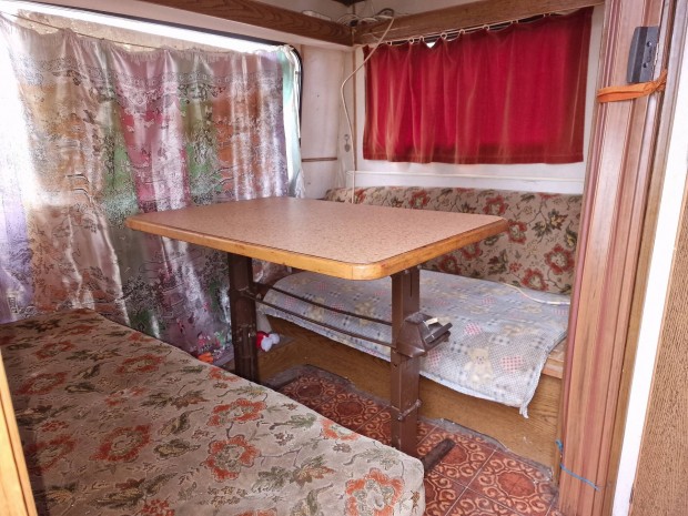 KIP 540 lakokocsi telepitesre, 5 fekhelyes, szallitassal is