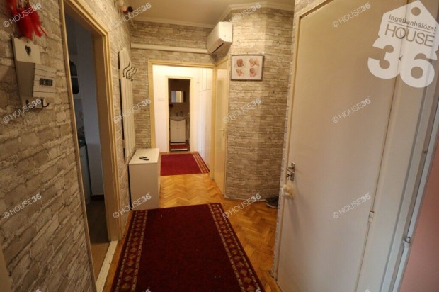 KISK�R�S K�ZPONTJ�BAN, 3. EMELETI, 61 m2-es LAK�S ELAD�!